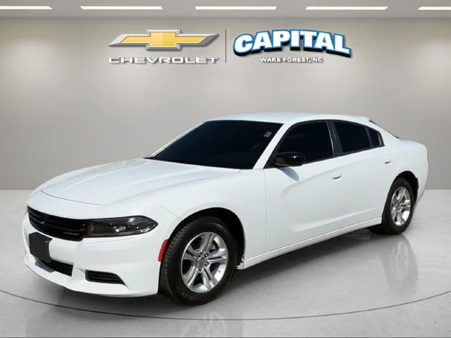 Used 2023 White Dodge SXT image 1