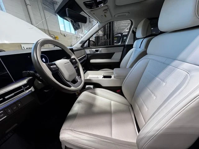 Used 2025 White Hyundai Calligraphy image 11