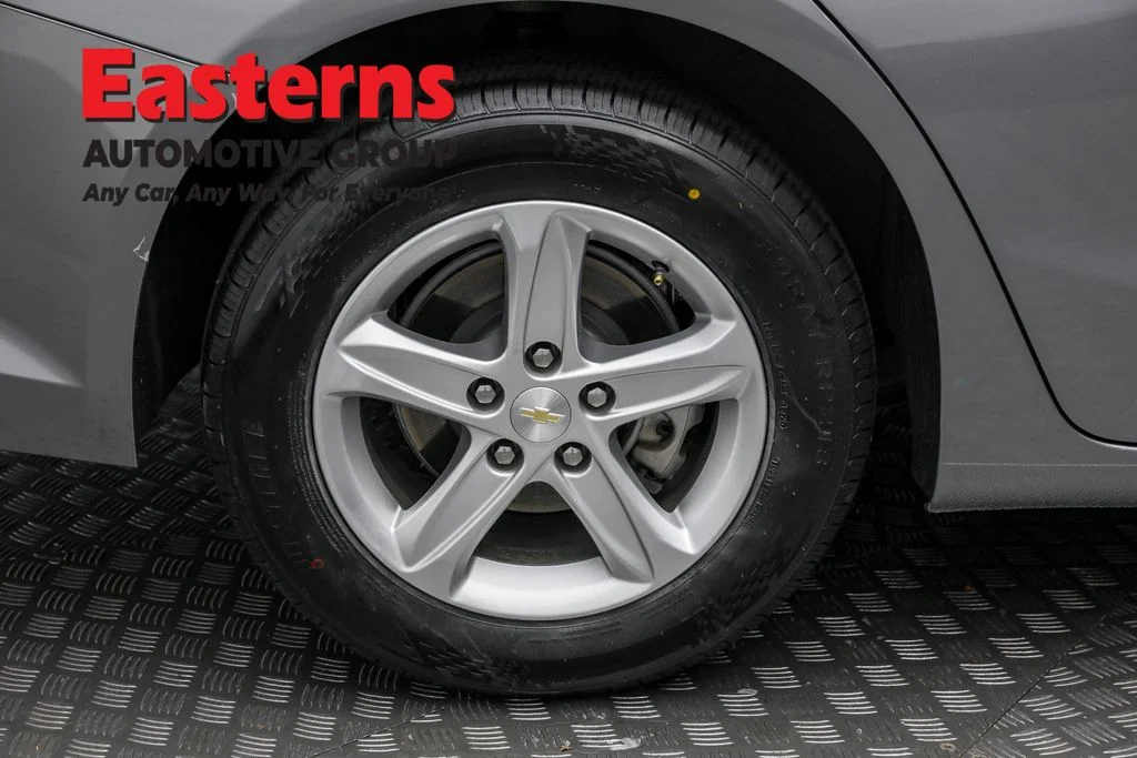 Used 2023 Gray Chevrolet LT image 29