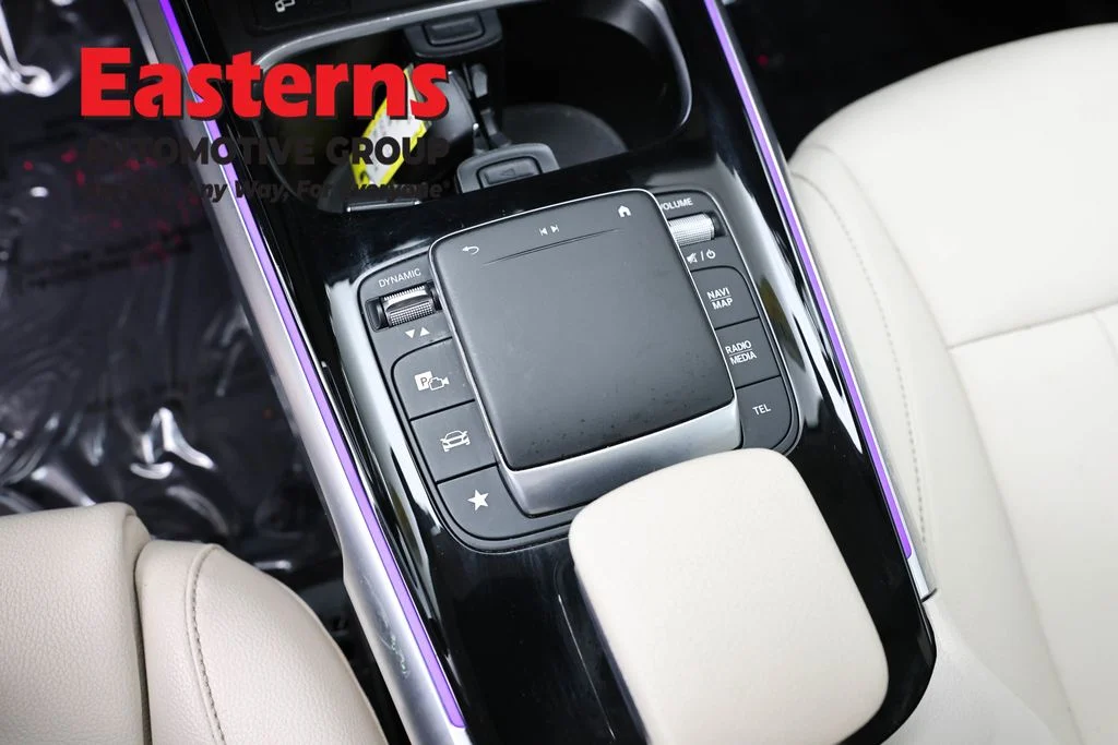 Used 2022 Black Mercedes-Benz GLB 250 image 19