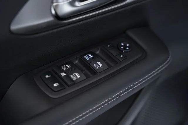 2025 Chrysler Pacifica Select - Photo 18