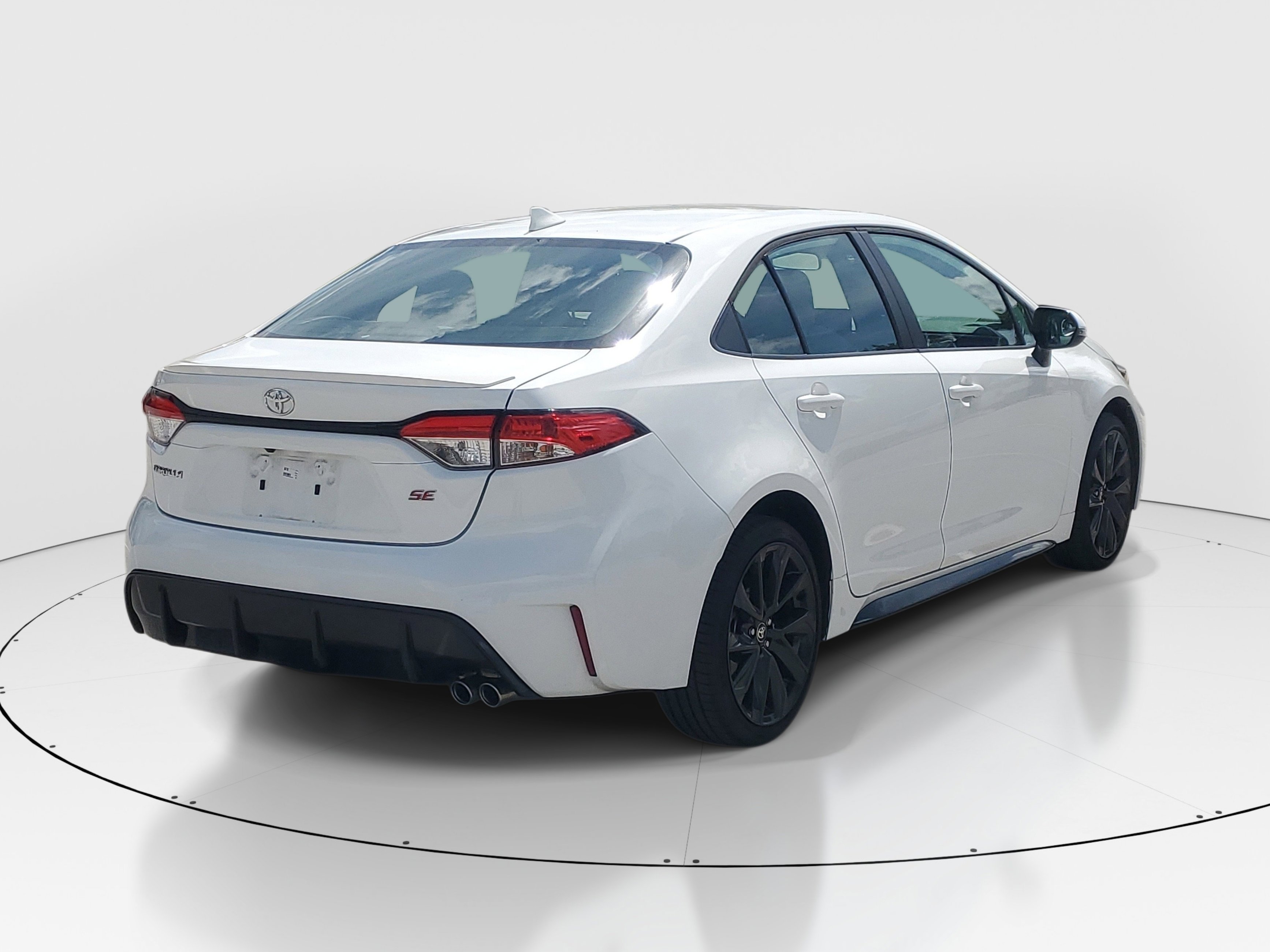 Certified Used 2024 Ice Toyota SE image 3