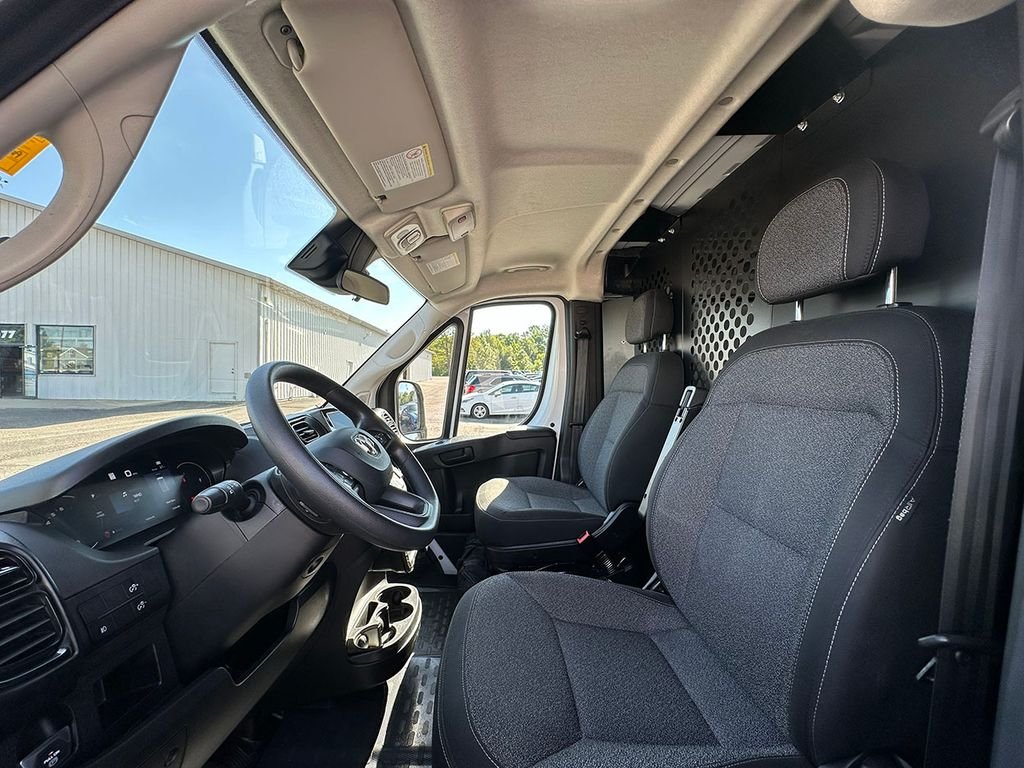 Used 2025 White Ram Base image 23