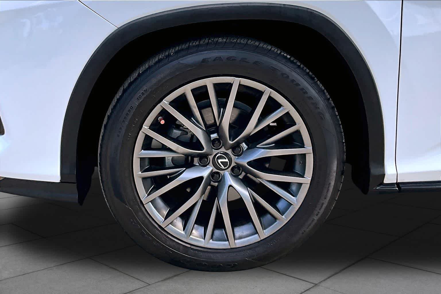 Used 2022 Ultra White Lexus F SPORT Handling image 11