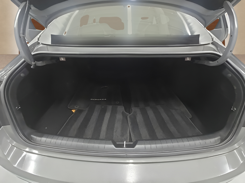 Used 2023 Gray Hyundai SEL image 18