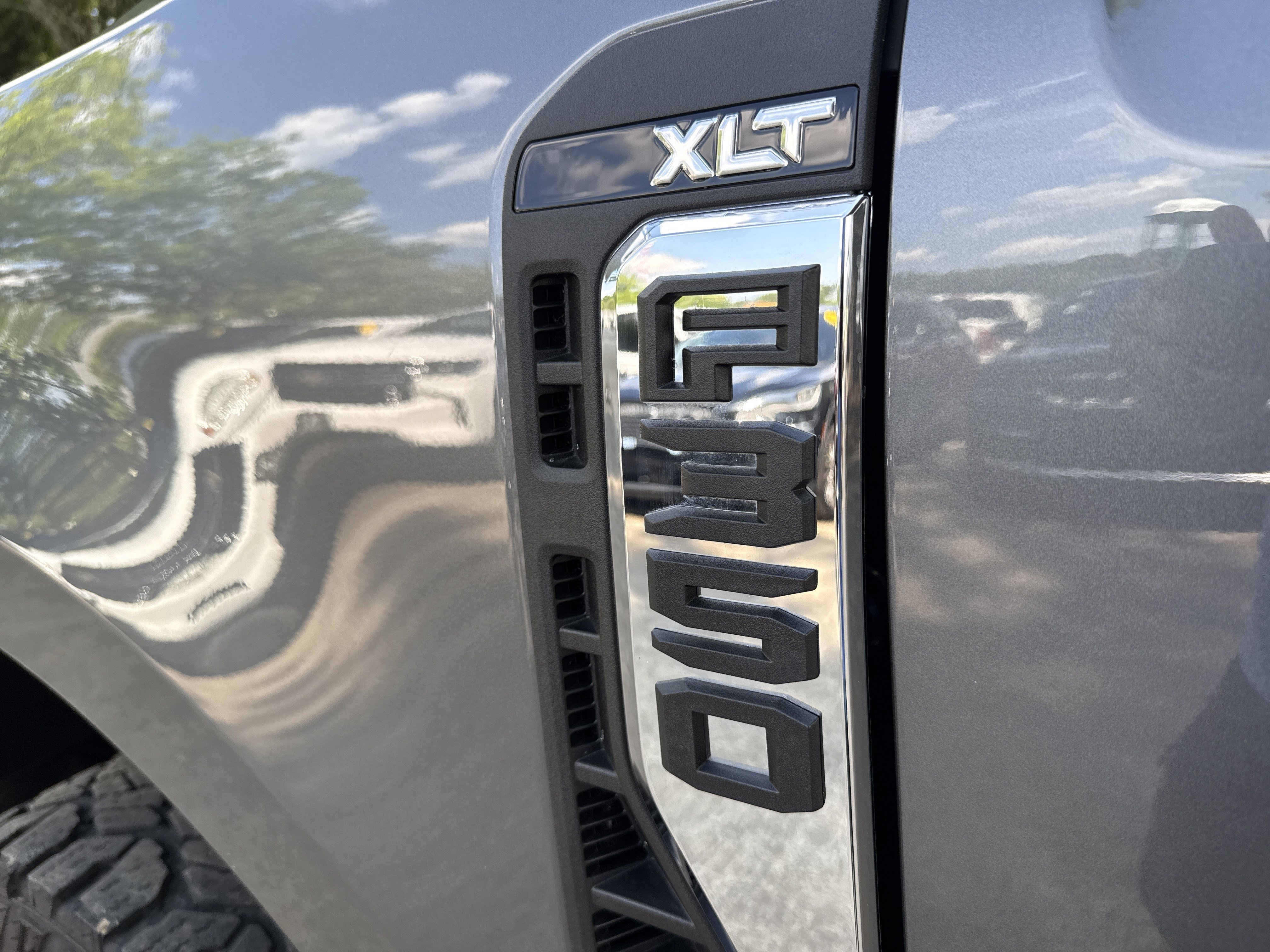 Used 2025 Gray Metallic Ford XLT image 12