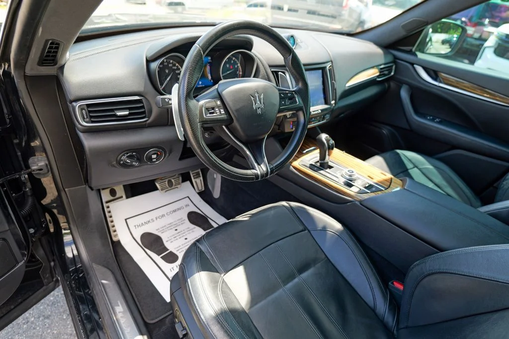 Used 2017  Maserati S image 19