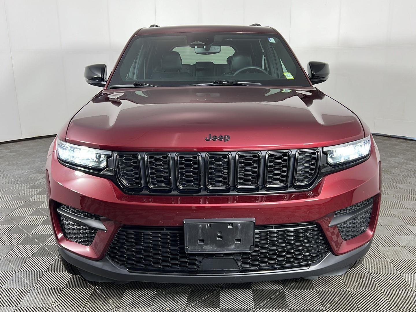 Used 2024 Velvet Red Pearlcoat Jeep Altitude X image 20