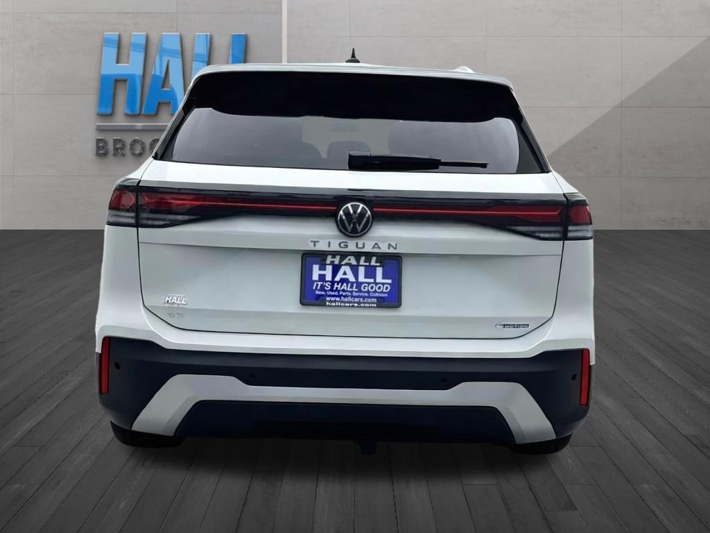 New 2026 White/off-white Volkswagen SE image 4