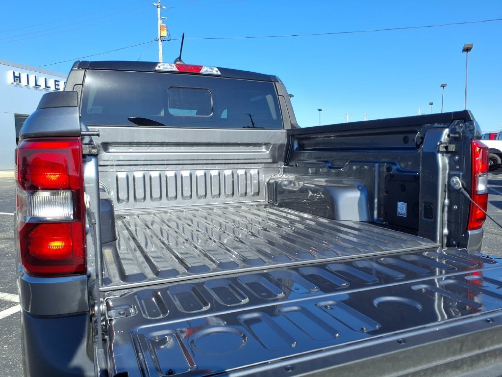New 2026 Carbonized Gray Metallic Ford XLT image 7