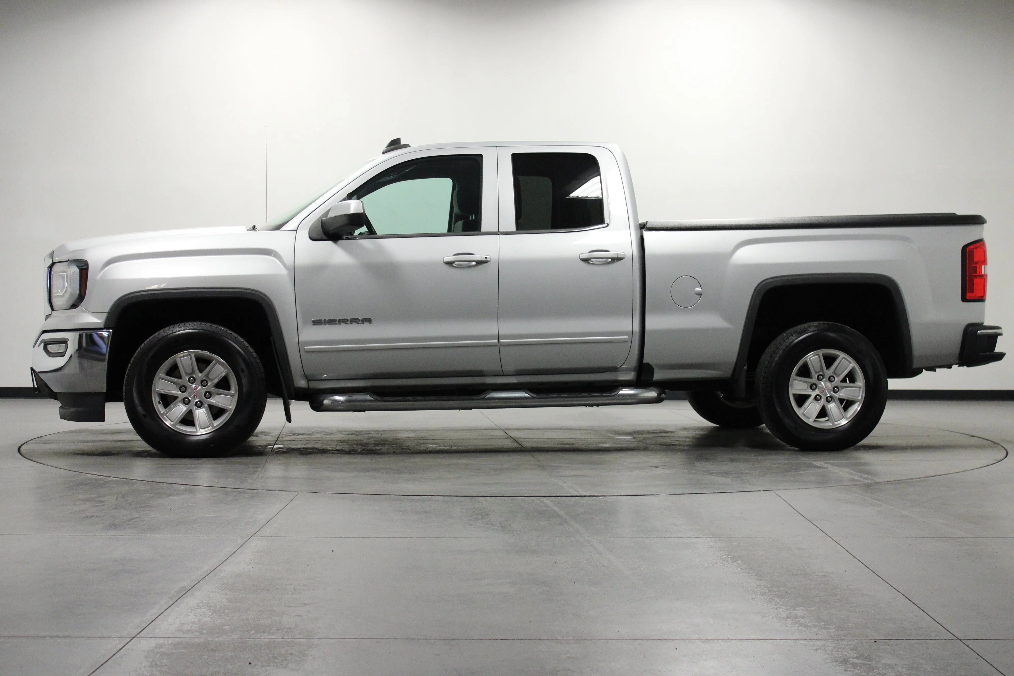 Used 2018 QUICKSILVER METALLIC GMC SLE image 7