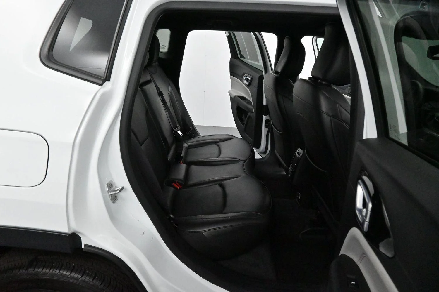 Used 2023 Bright White Clearcoat Jeep Limited image 29