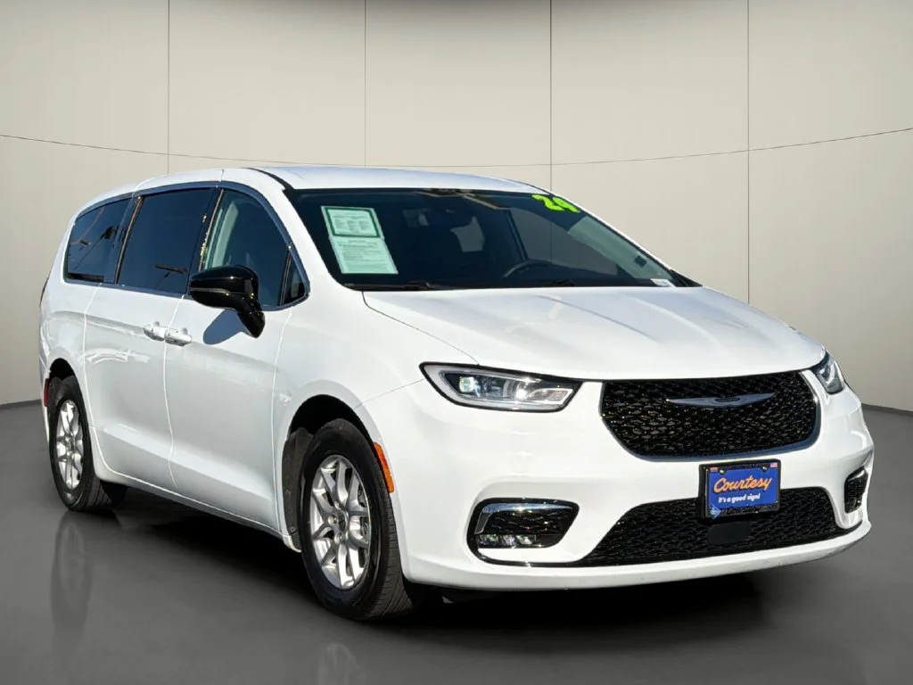 Used 2024 White Chrysler Touring L image 7