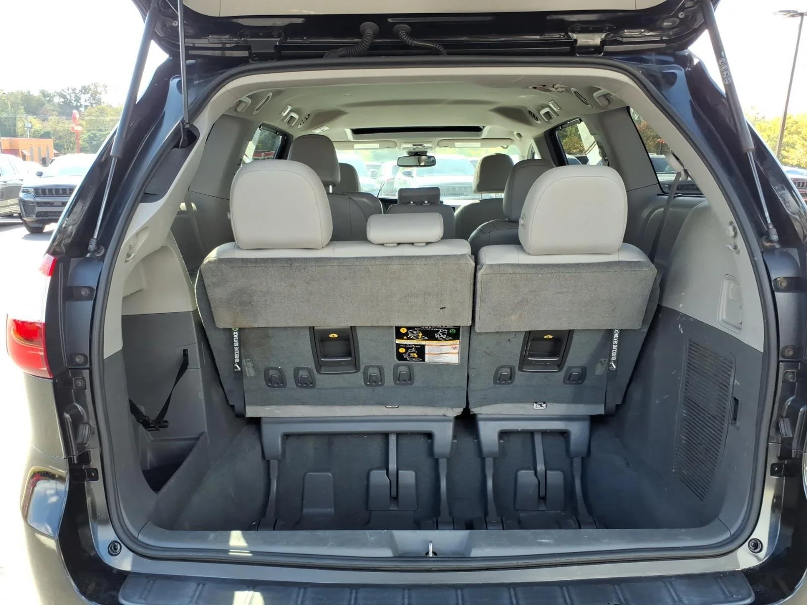 Used 2019 Midnight Black Metallic Toyota XLE image 33