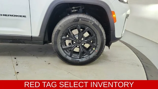 New 2026 Bright White Clear-Coat Exterior Paint Jeep Altitude image 15