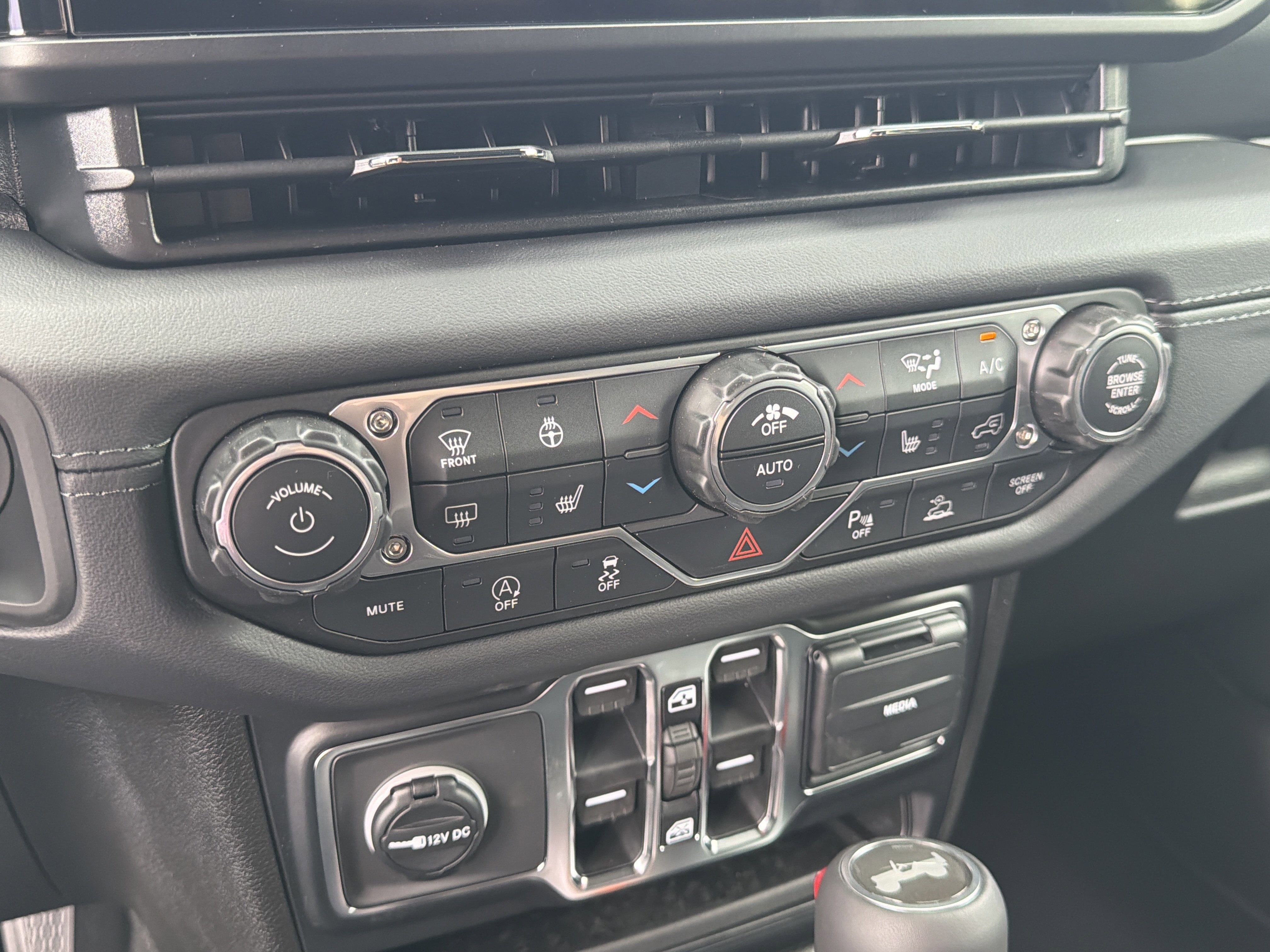 New 2026 Reign Exterior Paint Jeep Sahara image 35