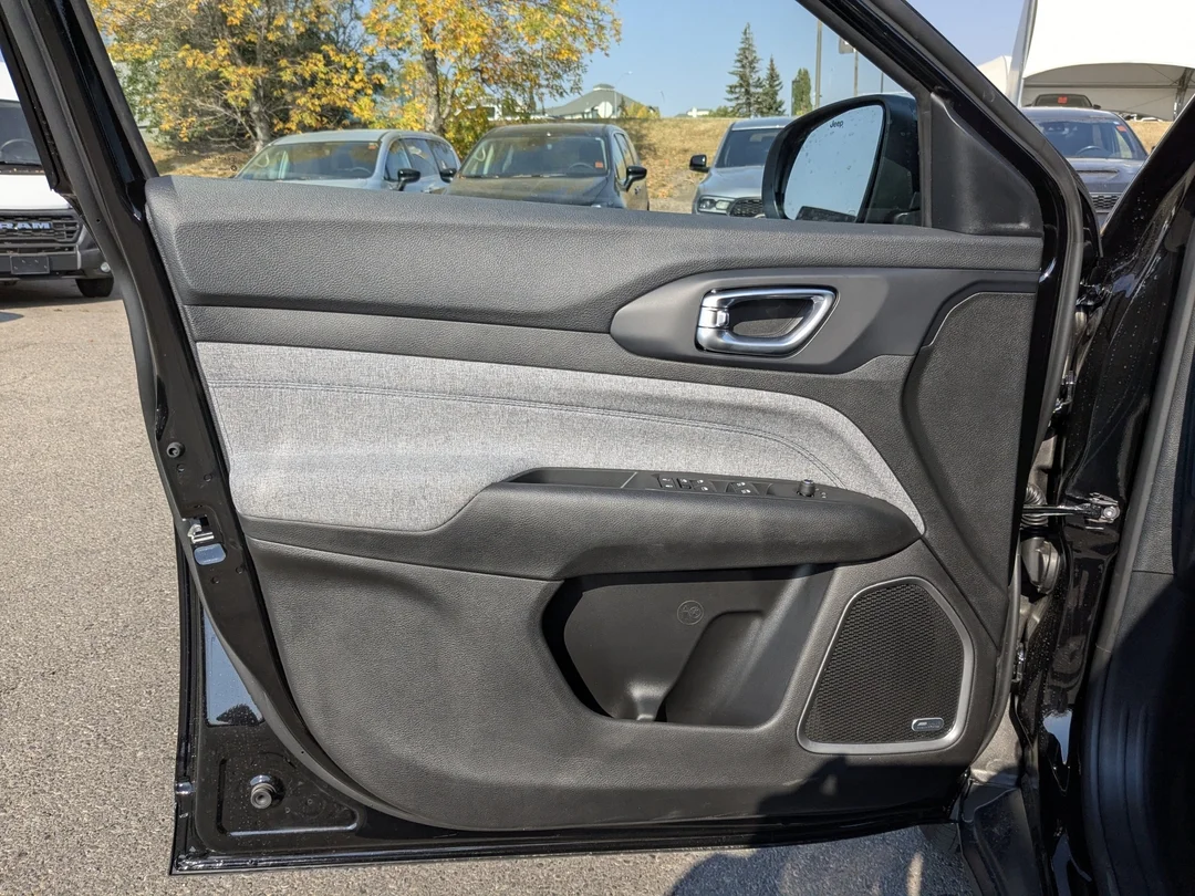 New 2026 Black Jeep North - - 4x4 - Panoramic Sunroof - Alpine Audio - Adaptive Cruise - Power Liftgate & More! image 12