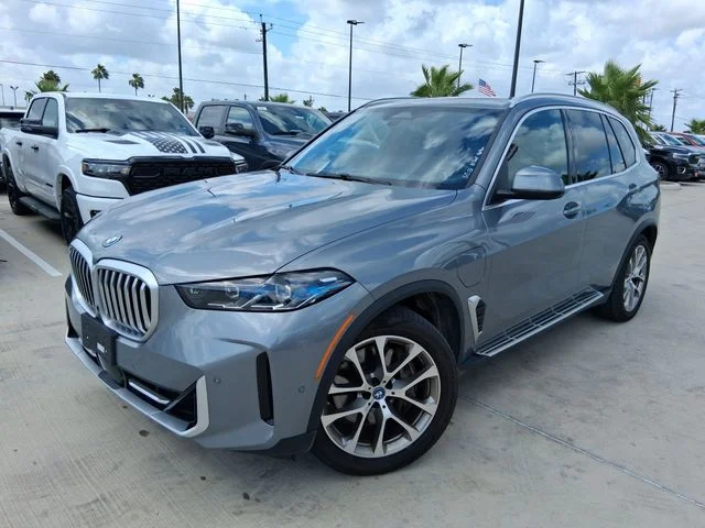 Used 2025 Gray BMW xDrive50e image 3