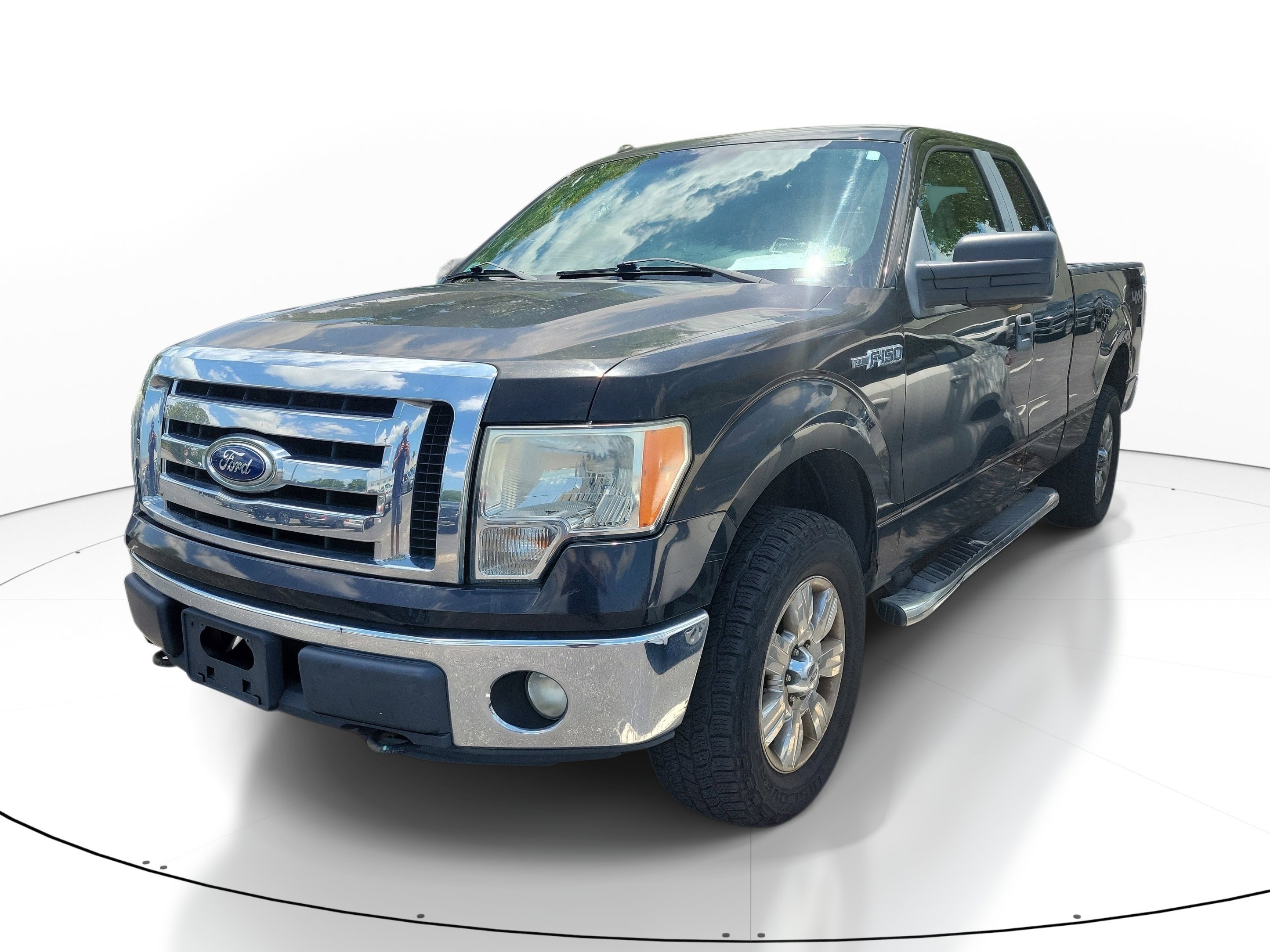 Used 2011 Tuxedo Black Metallic Ford XLT image 2