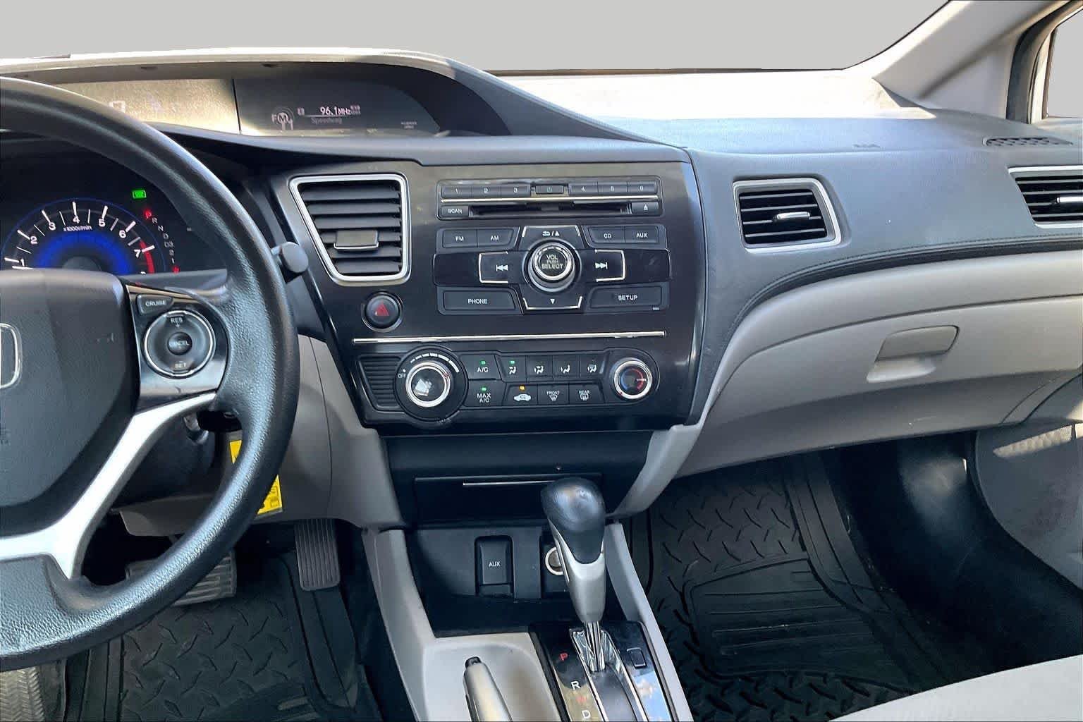 Used 2013 Alabaster Silver Metallic Honda LX image 6