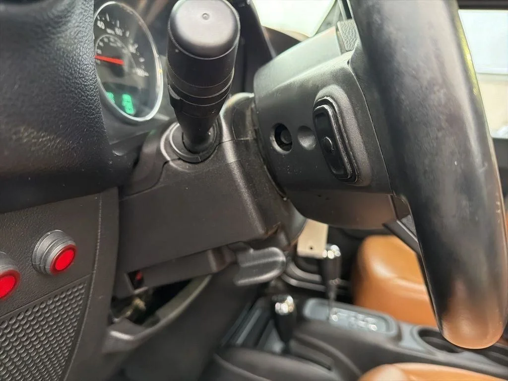 Used 2015 Silver Jeep Unlimited Sport image 58