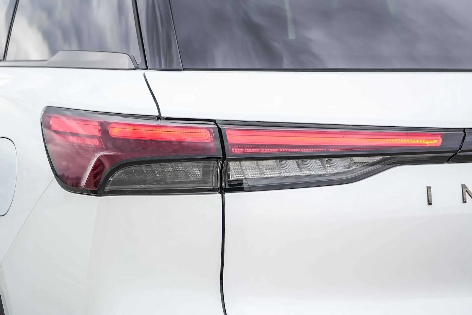 New 2026 RADIANT WHITE INFINITI Sport AWD image 9
