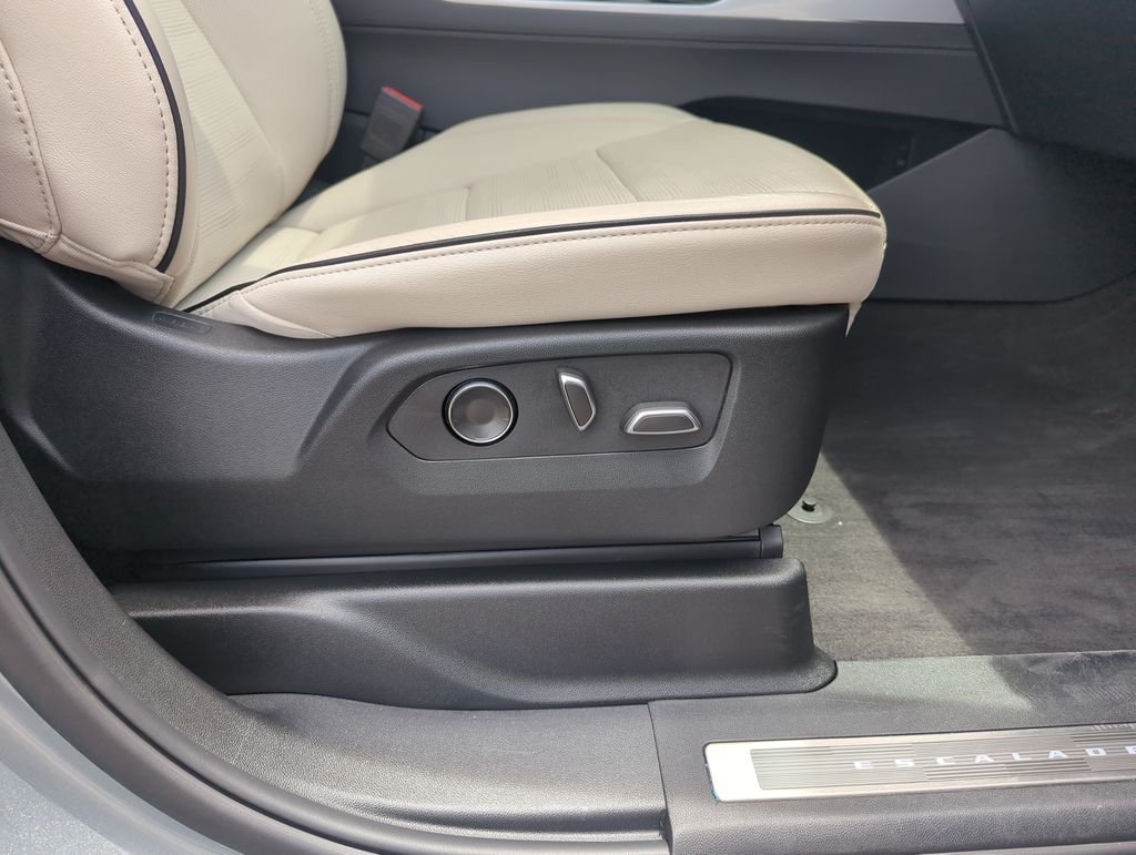 Used 2025 Silver Cadillac Sport image 43