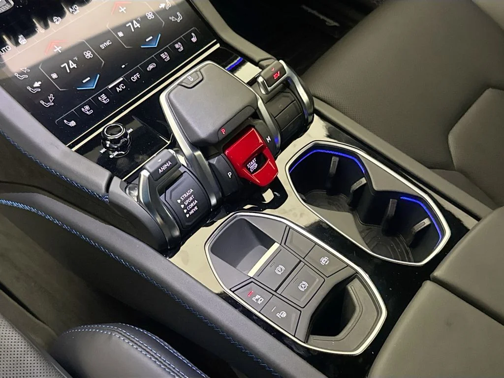 2025 Lamborghini Urus SE - Photo 17