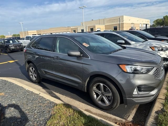 Used 2024 Gray Ford SEL image 2