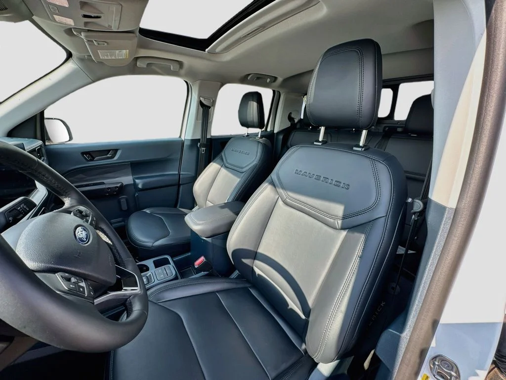 Used 2025 Oxford White Ford Lariat image 18