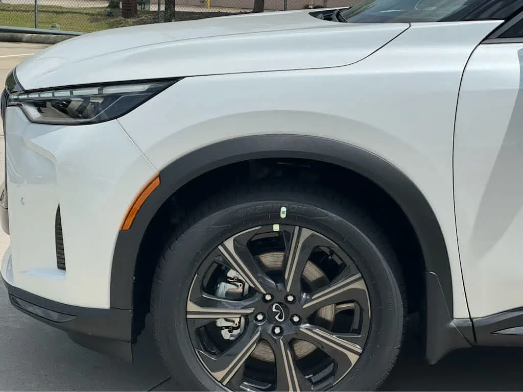 New 2027 2T RAD WHT INFINITI Autograph AWD image 6