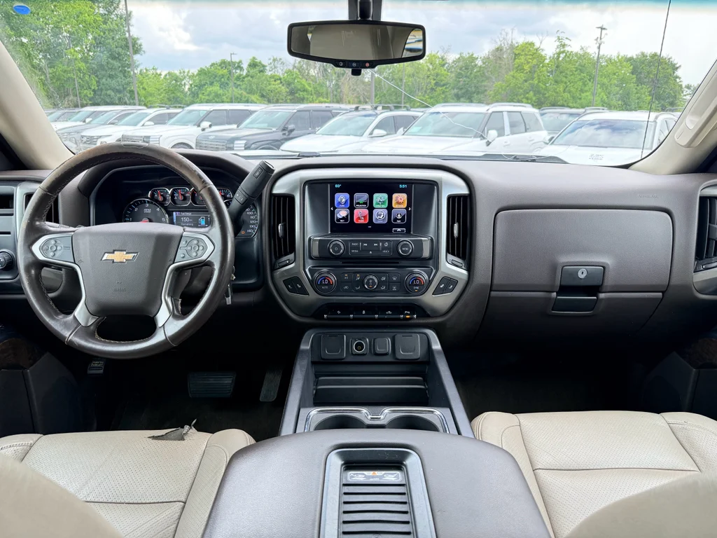 Used 2018 Summit White Chevrolet LT image 12