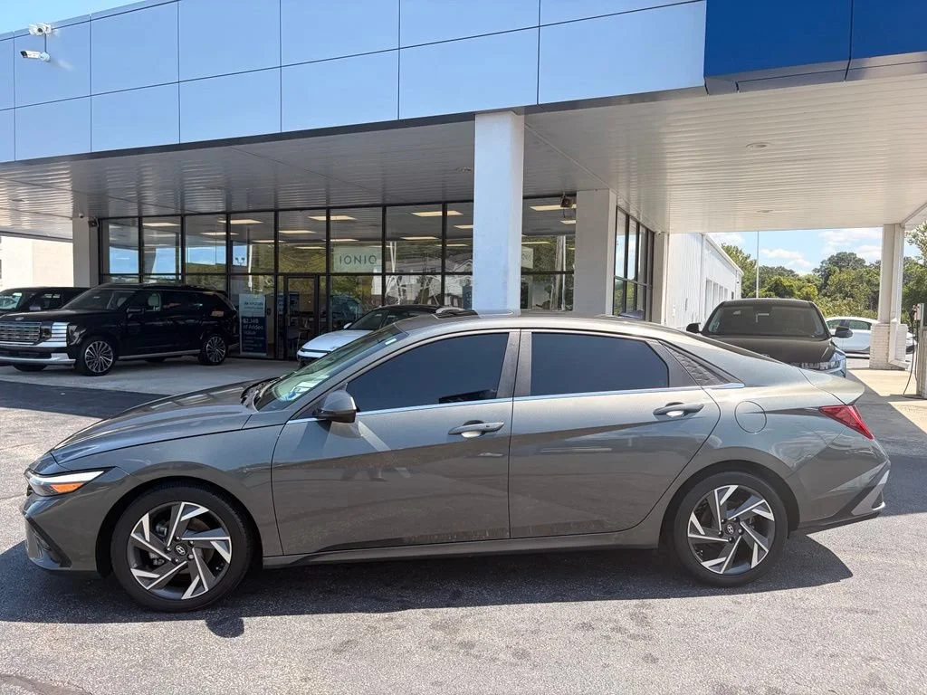 Used 2024 Amazon Gray Hyundai SEL image 10