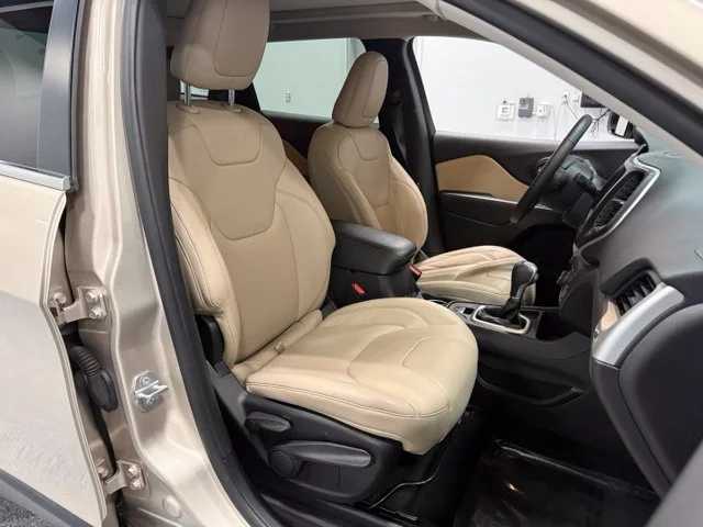 Used 2015 Beige Jeep Limited image 34