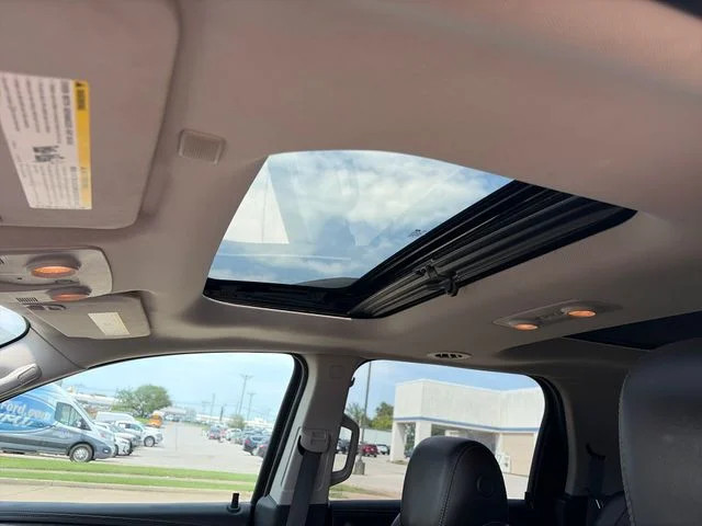 Used 2017 Blue GMC Limited image 22