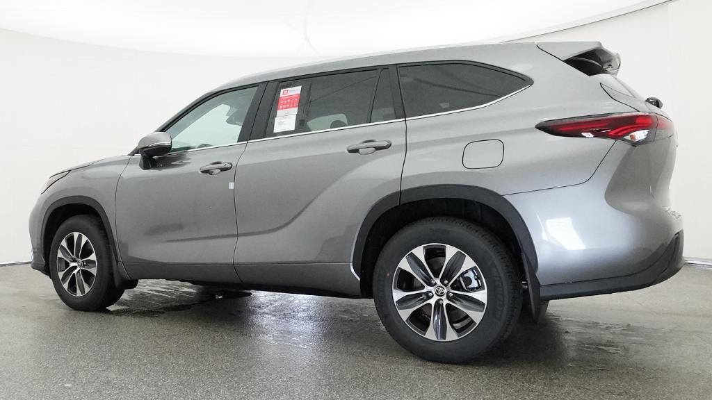 New 2026 Heavy Metal Toyota XLE image 8