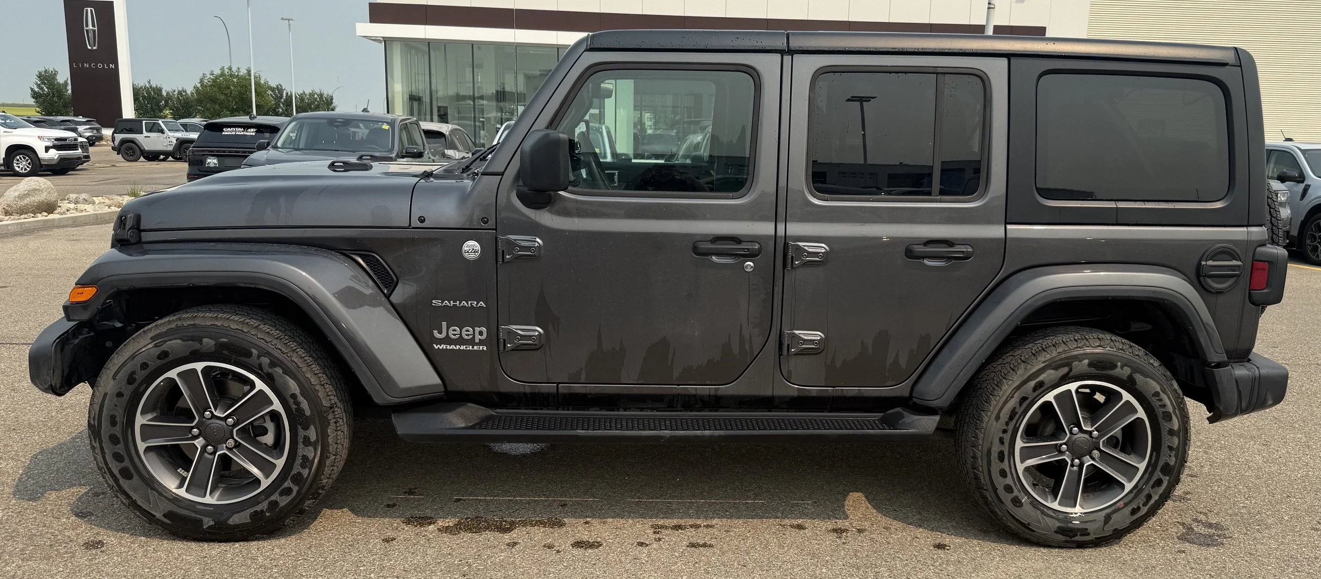Used 2023 Granite Crystal Metallic Jeep SAHARA **New Arrival** image 2