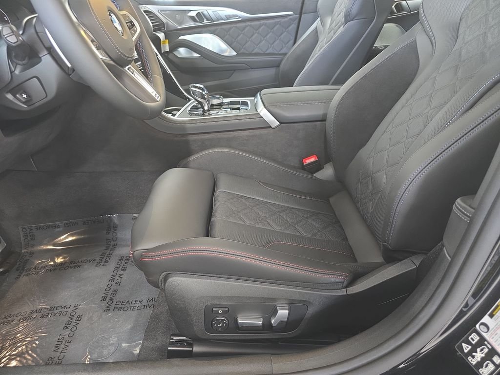 2026 BMW 8 Series M850i - Photo 15
