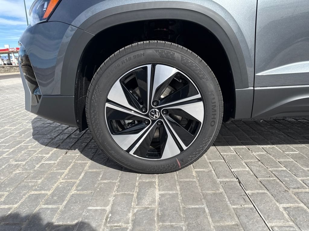 New 2026 Platinum Gray Metallic Volkswagen 1.5T SE image 29
