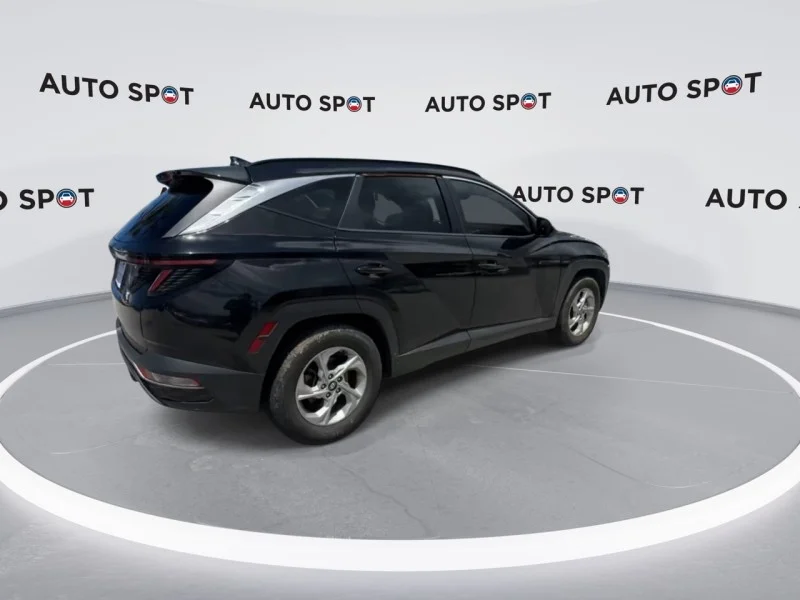 Used 2022 Black Hyundai SEL image 4