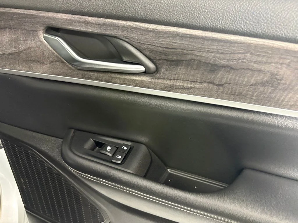Used 2024 Silver Jeep Limited image 16