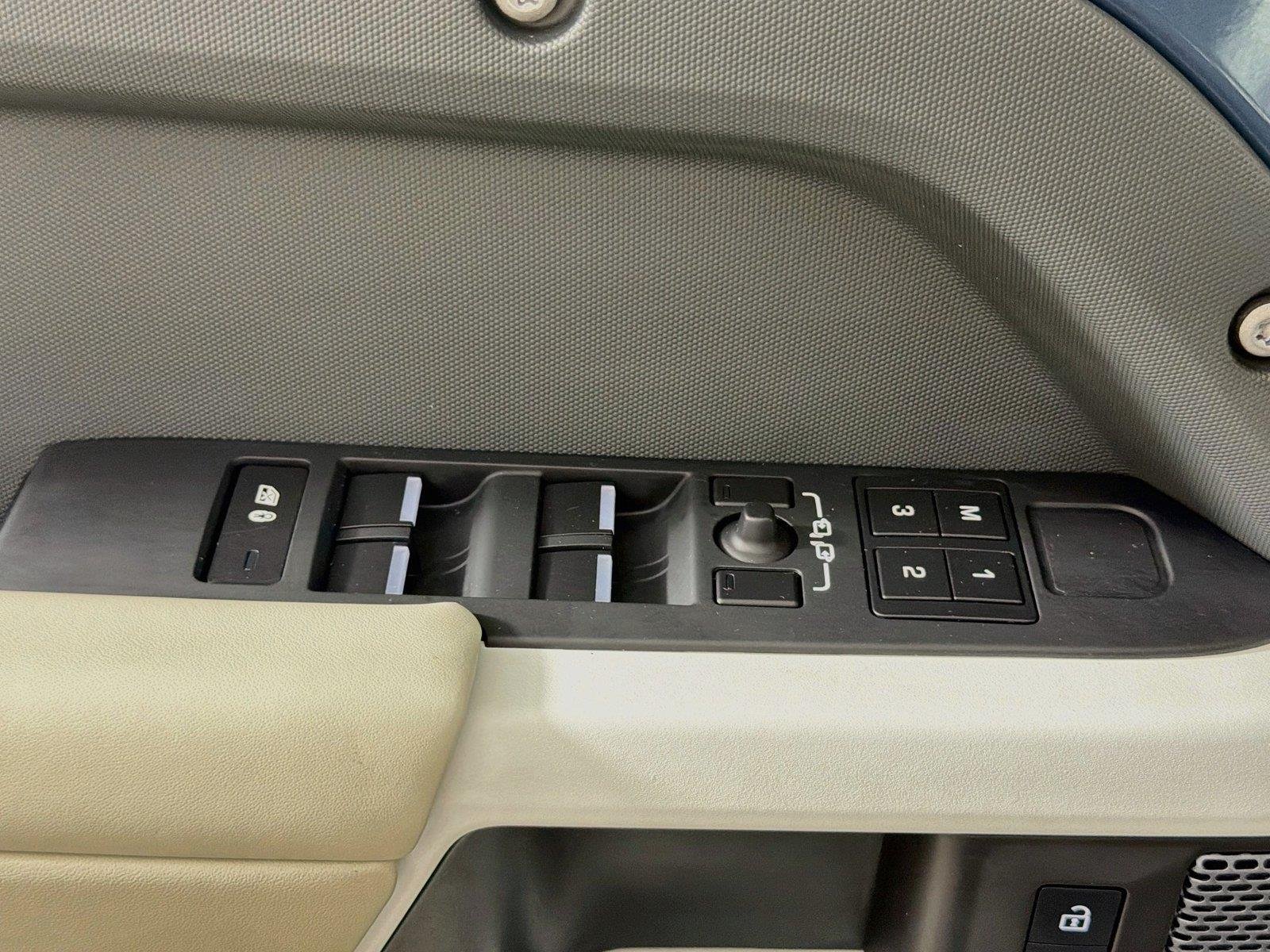 Certified Used 2023 Tasman Blue Land Rover S image 17