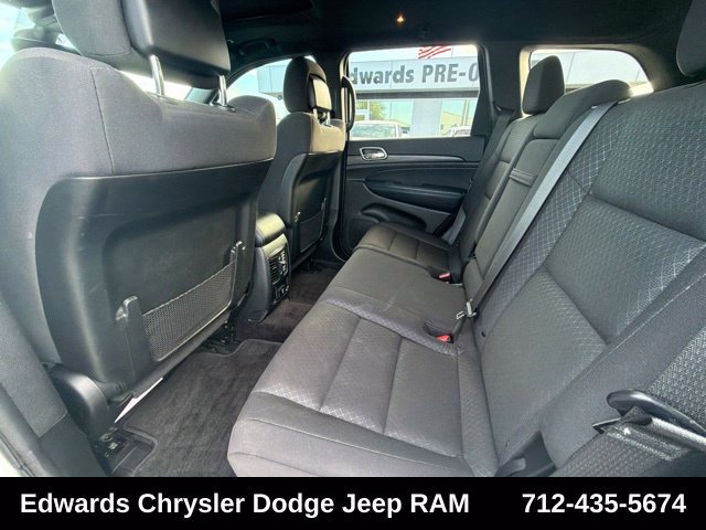 Used 2019 White Jeep Laredo image 28