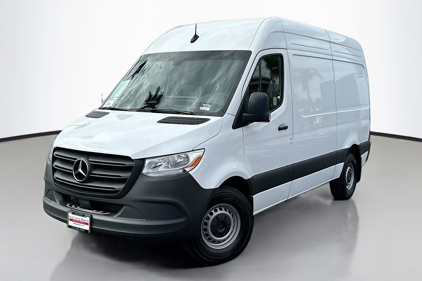 Used 2025 Arctic White Mercedes-Benz  image 1