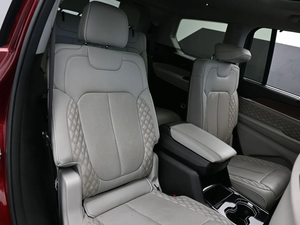 Used 2023 Velvet Red Pearlcoat Jeep Summit image 47