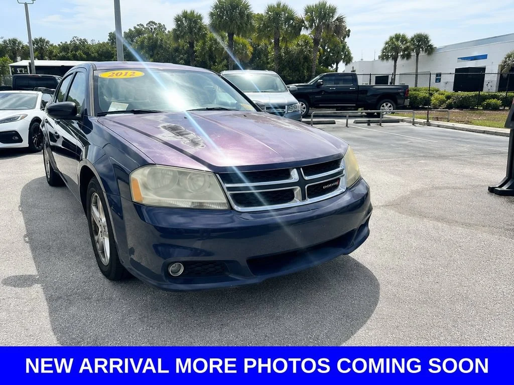 Used 2013 Blue Dodge SXT image 6