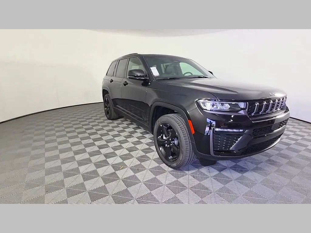 New 2026 Diamond Black Crystal Pearlcoat Jeep Limited image 40