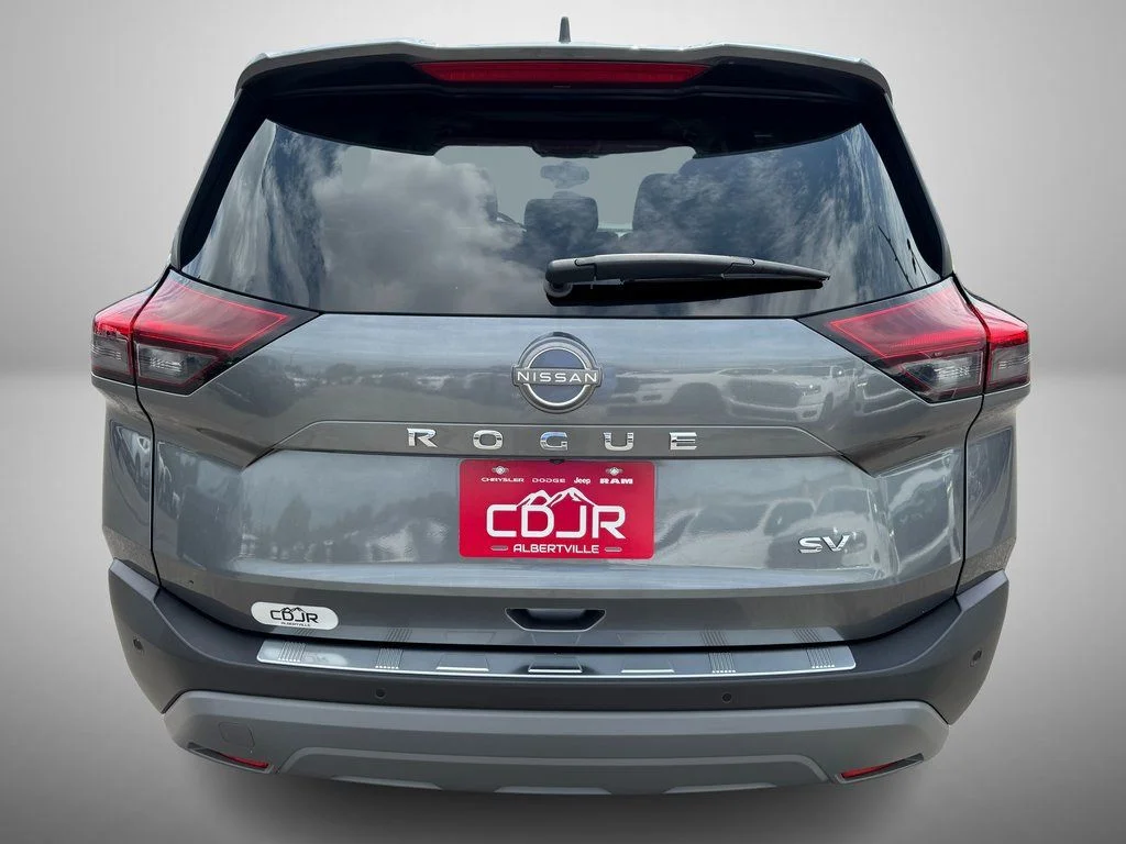 Used 2023 Gray Nissan SV image 7
