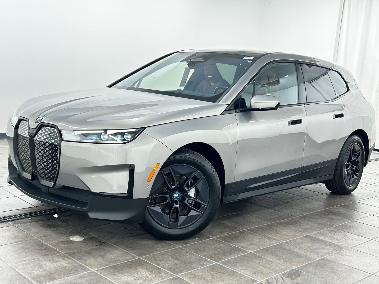 2023 BMW iX xDrive50's photo