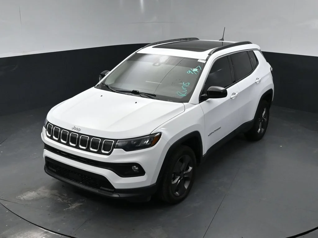 Certified Used 2022 White Jeep Latitude Lux image 15